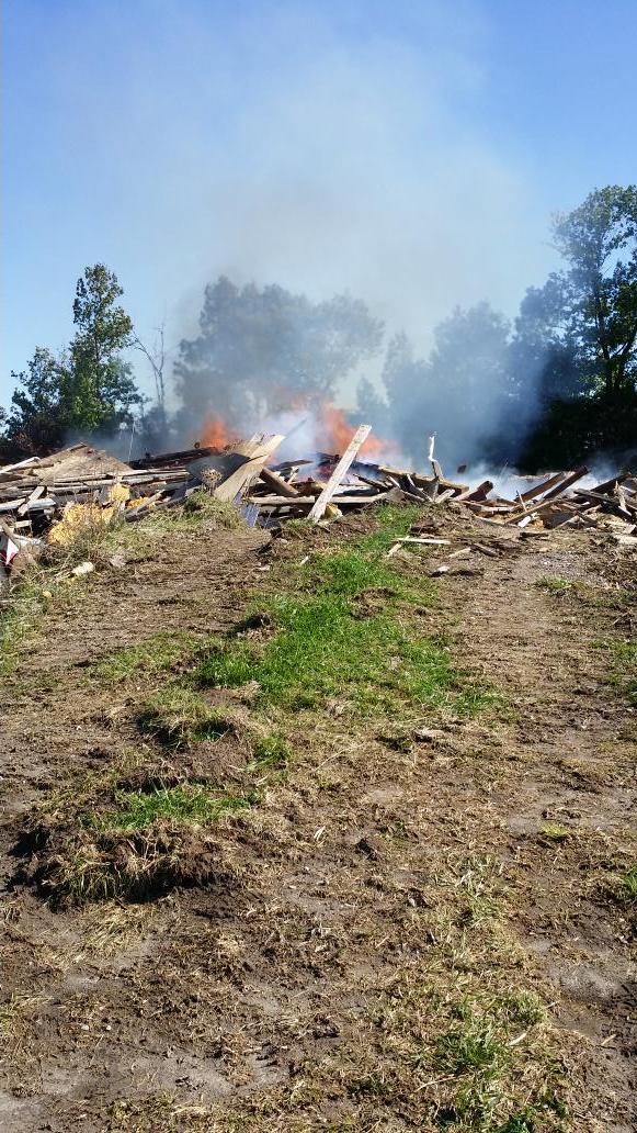 MUSCLETWIN's tweet photo. Looks like... fire? #reversefiremen http://t.co/H8Z8gsmI3c
