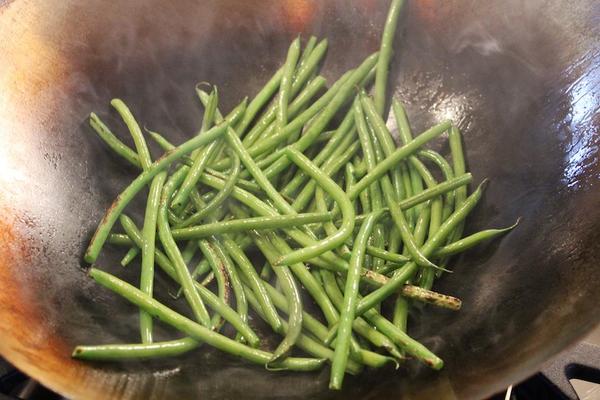 Tune in to <a href="/wcax/">Channel 3 News</a> for <a href="/ATFence/">Across the Fence</a> now and learn how to eat more #delicious #vegetables | #breastcancer #nutrition