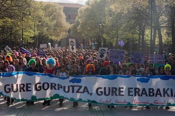 Komiteak's tweet photo. Aborto libre y gratuito: hemos ganado. Artículo de Begoña Zabala  #AbortatzekoEskubidea http://t.co/zrQiuVwZfh http://t.co/Nyt28gm1E9