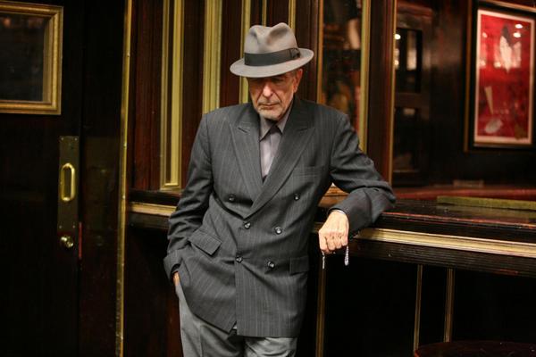 SCLaberinto's tweet image. Hoy salió a la venta #PopularProblems, 13º álbum de #LeonardCohen, flamante portada del #588 buff.ly/1vdPljm