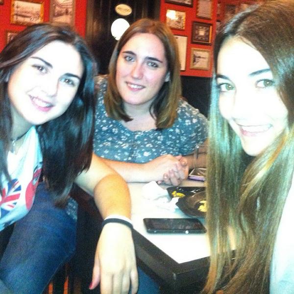 94Carmi's tweet photo. Aiiinnns com me les estime!!! 
Gràcies per tot xiquetes!!! 
Sou love :) @laretabm @martaborreda http://t.co/K1qNtUxoB0