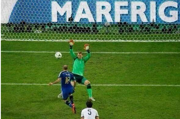 cafeba's tweet photo. En esta foto es gol, a la mierda con todo: vamos al obelisco! http://t.co/JZ6CbmsOJX