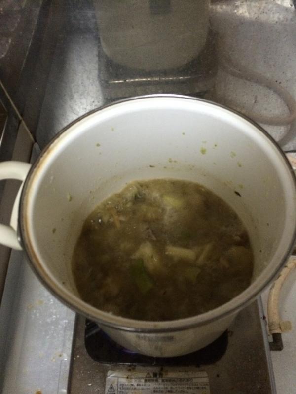 たいちゃんラーメン第2弾試作中。
スーパーで買い出しだとどうしても魚介系になってしまう。
ごっついとんこつが手に入ればなー。
