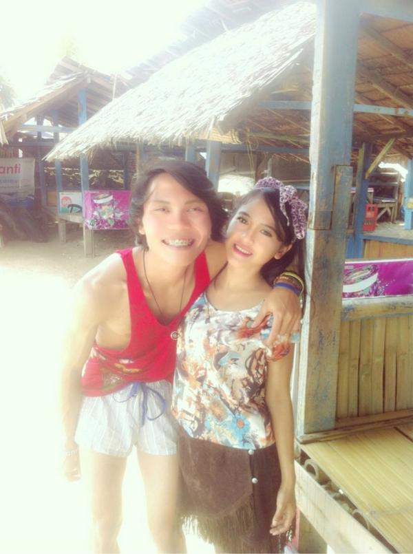 ed_oy's tweet photo. With si sayang @destiutami3 http://t.co/Ehs6NJh53H