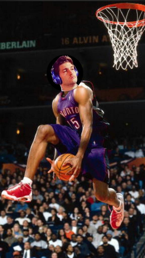 TheOnlyReptar49's tweet photo. Cutler dunking very nonchalantly. #snphotogame http://t.co/mC9Fp3wFW3