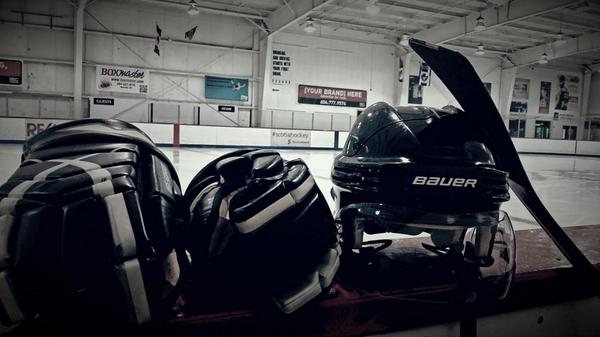 Borges_Nation's tweet image. 1st time back on the ice this year #Stick&amp;amp;puck #dropthepuck  #wetalkingaboutpractice