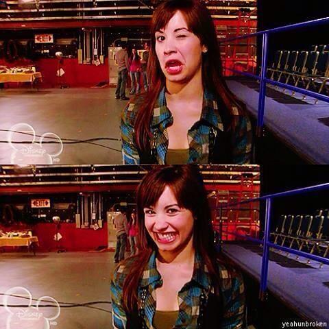 _Gabi_Menezes_'s tweet photo. Smile because it's today... #6YearsOfDontForget http://t.co/CvuzBmxaXu