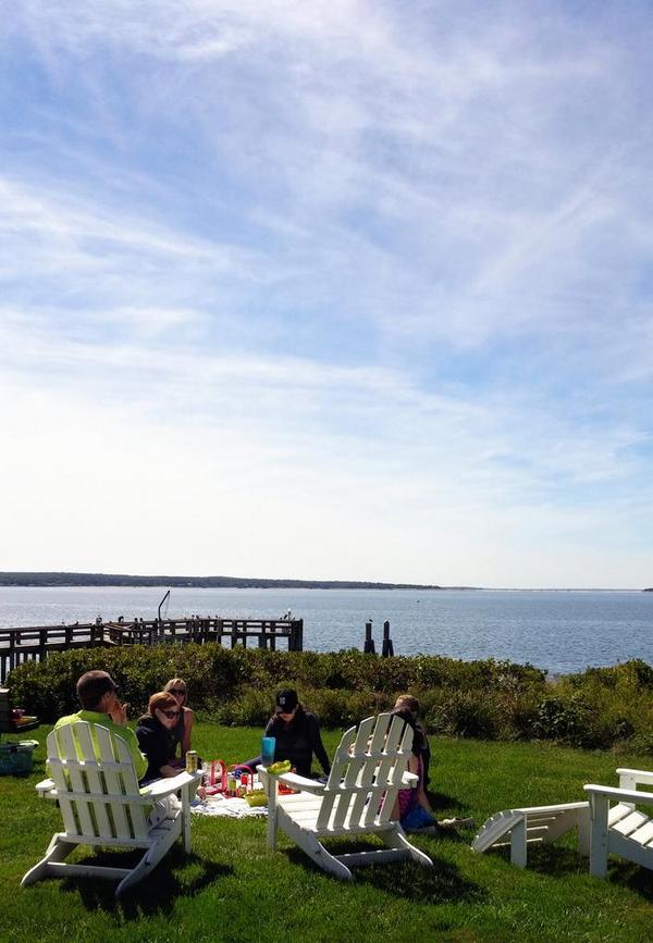Enjoying a colorful picnic by the water with <a href="/zakdesigns/">zakdesigns</a> at this year's #cbccookingcottage.