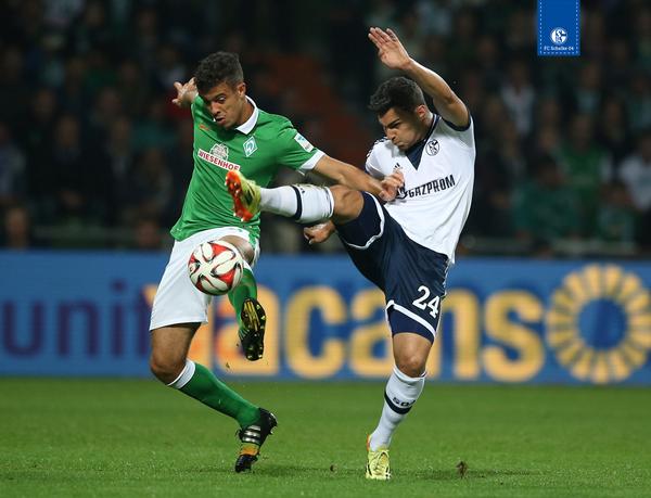 Fcシャルケ04 Al Twitter 未だに決定的チャンスを作れない シャルケ しかし 守備陣は安定しています 写真はカーン アイハン とフランコ ディ サント Fdisanto9 の1対1 Svws04 Http T Co U5sozskset Twitter