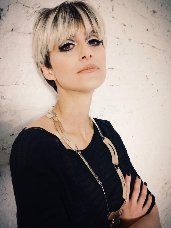 Bella! <a href="/Monnantonopulos/">Monna Antonopulos</a> #beauty #60s #portrait #makeup <a href="/tinicaparra/">Agus Caparra</a> para <a href="/bettinafrumboli/">Frumboli Estudio</a>