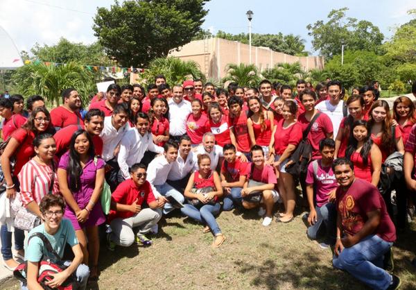 fabian_vallado's tweet photo. Felicidades a todos los que forman parte del Instituto Tecnológico de Cancún, por su 28 Aniversario. #ITC #Cancun http://t.co/PyqvWLbuw5