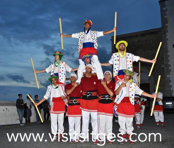 VisitSitges's tweet photo. Processó de Santa Tecla #stsitges14 http://t.co/8k18IgKRur @ajsitges @fmsitges @bcnmoltmes @ignasitges @catexperience http://t.co/3Ojs1s3T9Z