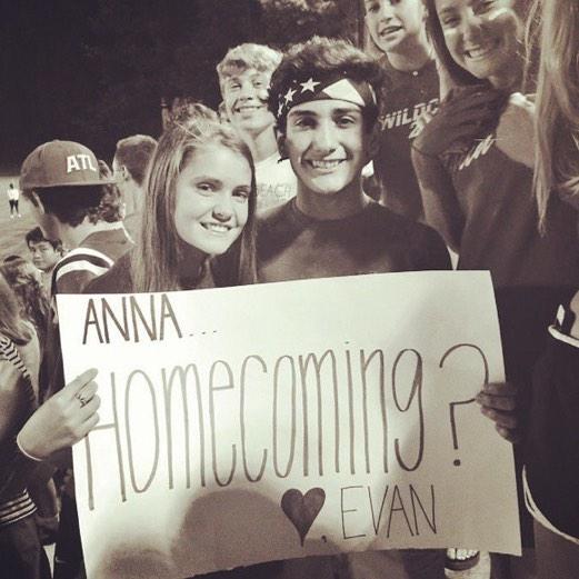 DHShcasking's tweet photo. Dunwoody won and Evan gets a Anna as a homecoming date #dayofthewin http://t.co/dJHzMxdvGb