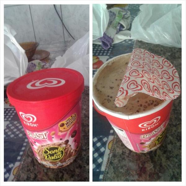 DeeiiaLopes's tweet photo. #diadosorvete #KIBON #23desetembro 🍨 🍧 http://t.co/DiqDn8U3wl
