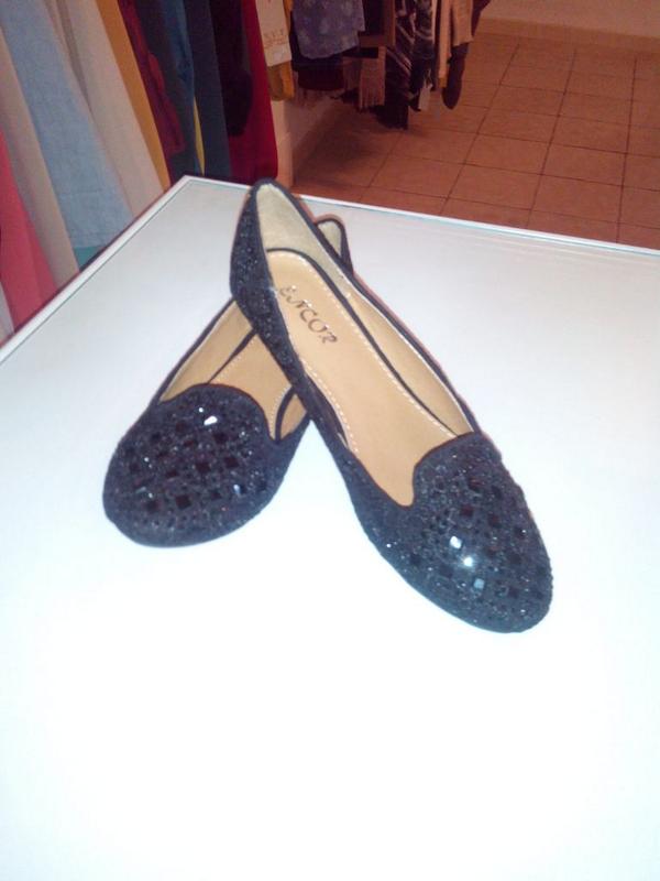modacomp_genova's tweet photo. Manoletinas negras http://t.co/McsE1AMjHb