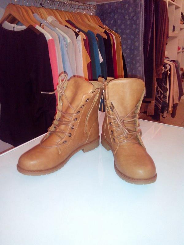 modacomp_genova's tweet photo. Botas camel perfectas para este invierno, disponible 39, 40 y 41 http://t.co/EVxQpA57i2