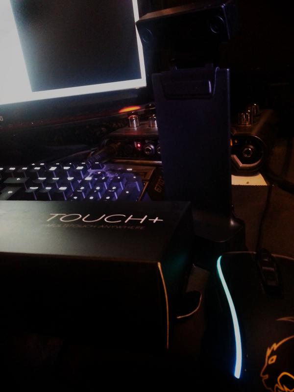 Ingenious laptop mount, flat cable &amp; half-plug USB... <a href="/Ractivtech/">Ractiv</a> #TouchPlus is a gorgeous device. Itching to try it!