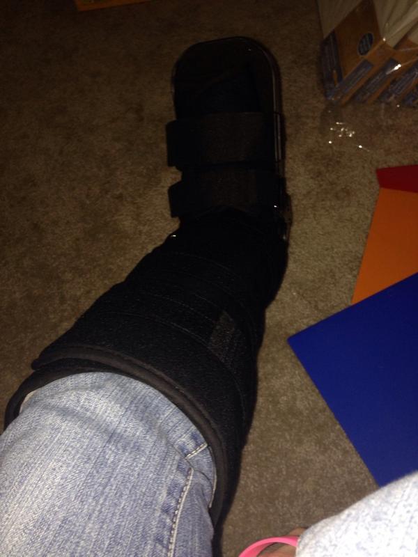 alsnell5683's tweet photo. @FreeCandyRunner I've been booted http://t.co/IOdLxiU5fU