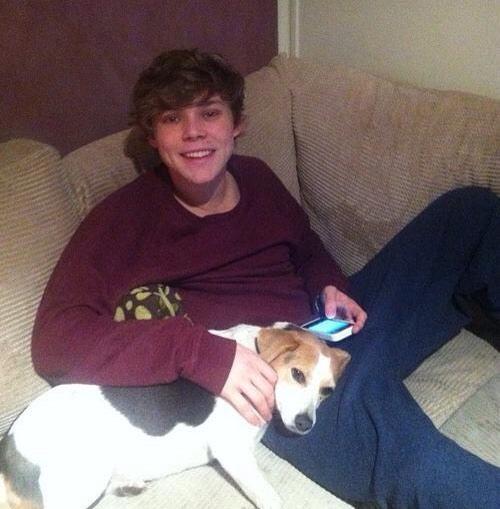 imirwin_gdr's tweet photo. “@immichael_gdr: @imirwin_gdr senti fletccy è piu bello il cane di te💁 http://t.co/i9i9DN9QnA” 😍