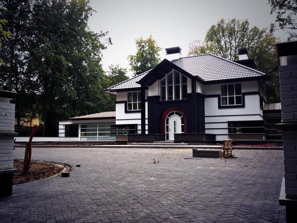 StegginkBouw's tweet photo. Oplevering statige #villa te #hengelo, een eindresultaat dat staat als een huis! @VDLarchitecten @lesscherinstall http://t.co/X1iIaFzTU1