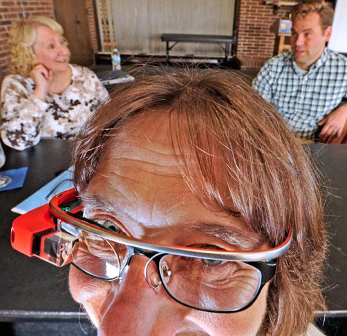 LifeatLSSU's tweet image. Through a Google glass, lightly. goo.gl/GiBi2W #lssu #googleglass #transformationalteaching #Technology