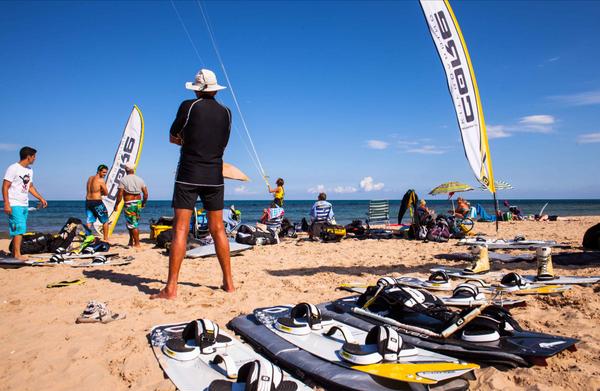COREkitesSpain's tweet photo. After Kite Party con los amigos de Alicante @corekites #ride2gether14 
Mañana estaremos en Almerimar !!! http://t.co/de0g18i1K9