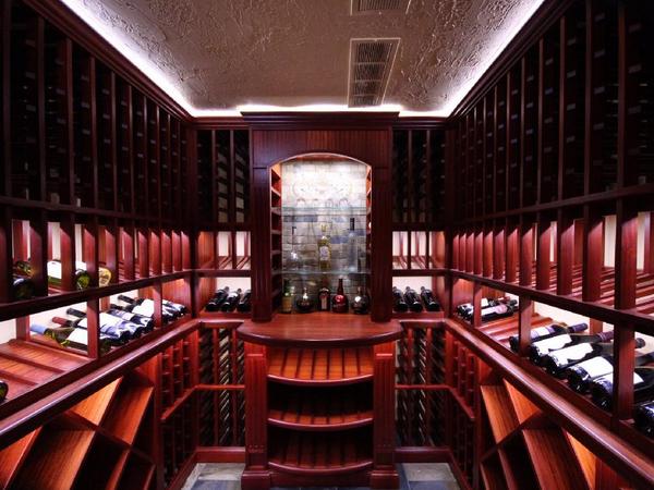 Ottawa Citizen article featuring our own Tosh Serafini  -  see you at the #home&amp;designshow  hubs.ly/y098wJ0