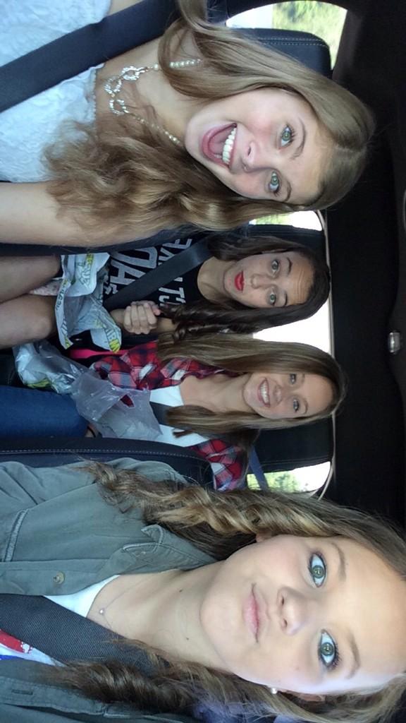 makenzievaile's tweet photo. here we go ๐ #1d2014 http://t.co/LAJjpIcPB6