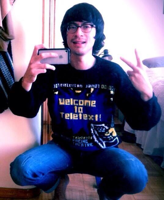 wheresmejumper_'s tweet photo. @Teletext40 we knitted #teletext http://t.co/DEhUN9xwOy http://t.co/SkIJLhnb0c