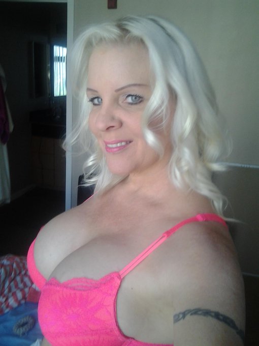 getting ready for my shoot! http://t.co/qfAyINGrEi<a href="/tag/mvsales"class="tags"><span>#mvsales</span></a>