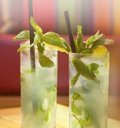 CANE_Restaurant's tweet photo. Mañana no hay trabajo, así que estos mojitos están justo a tiempo 🙌 ahora en la Gustavo. http://t.co/giUO7mITDu