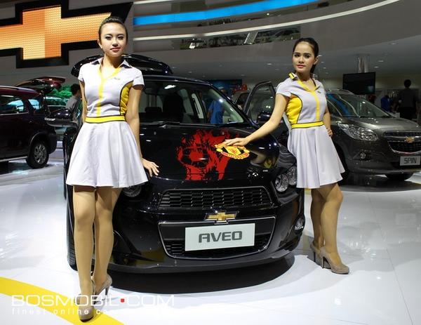 chevroletlovers's tweet photo. Wih Ada Chevrolet Aveo Versi Manchester United !! :   http://t.co/EnqiuzUch1 #BosMobil #IIMS2014 http://t.co/9VNQ9ZLPwn