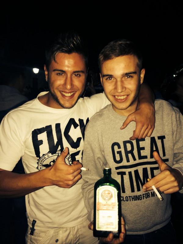 naranjasss's tweet photo. Disfrutar con gente de verdad..es lo mejor!!!👌👌 @17_rubio http://t.co/jxORx0tmnn