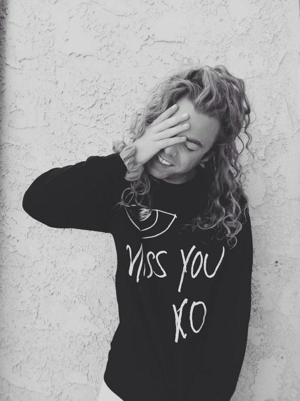 notkrm's tweet image. He is way too sexy for life 😍😍