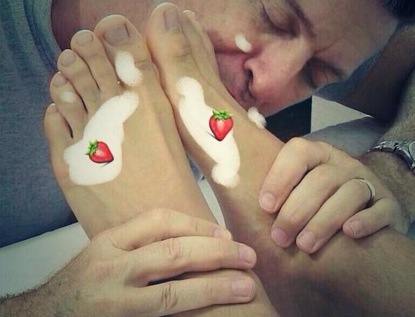 MichaelFittFeet's tweet photo. @myfriendsfeet @MichaelFitt 🍓😍 http://t.co/lTJjpGtdOv