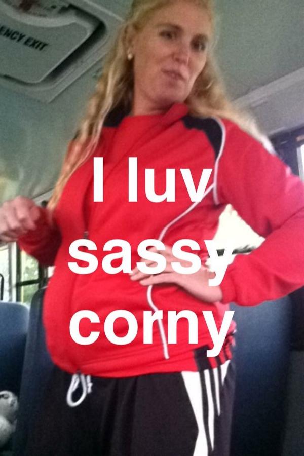 Snazzy_Jazzy123's tweet photo. Haha, she's cute @victor_tiffany http://t.co/EB48MJt3vU