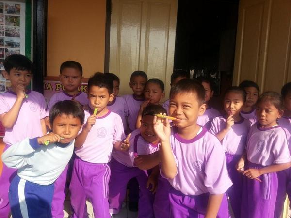 Pagi2 buat tambah tenaga+semangat belajar nyemilnya madurasa stick <a href="/MadurasaID/">Madurasa_Official</a>  #GoToSchoolJakarta2014