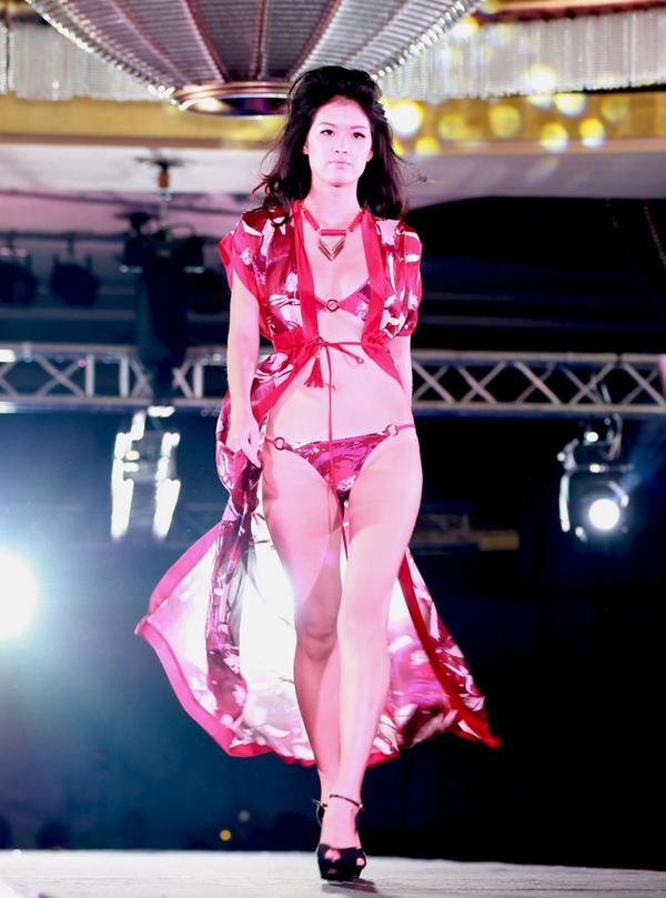 SENSES_InesKlim's tweet photo. Snaps from SENSES 2015 preview at #F1  #PodiumLounge / Singapore ! Full collection soon on http://t.co/9oc9k57ZcL http://t.co/6qfCFDGggp