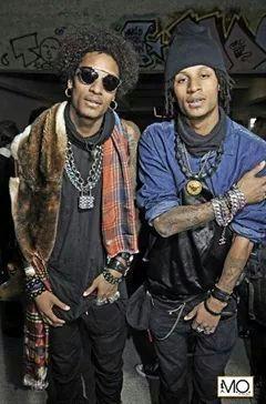 LesTwinsEri's tweet image. Killing me #lestwins