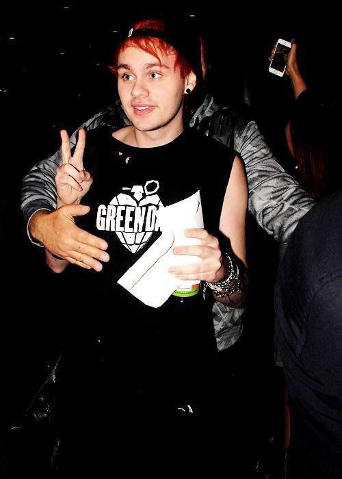 lwtcIean's tweet image. goodnight michael clifford 💕love you sunshine, maybe you'll follow me tonight 🙈