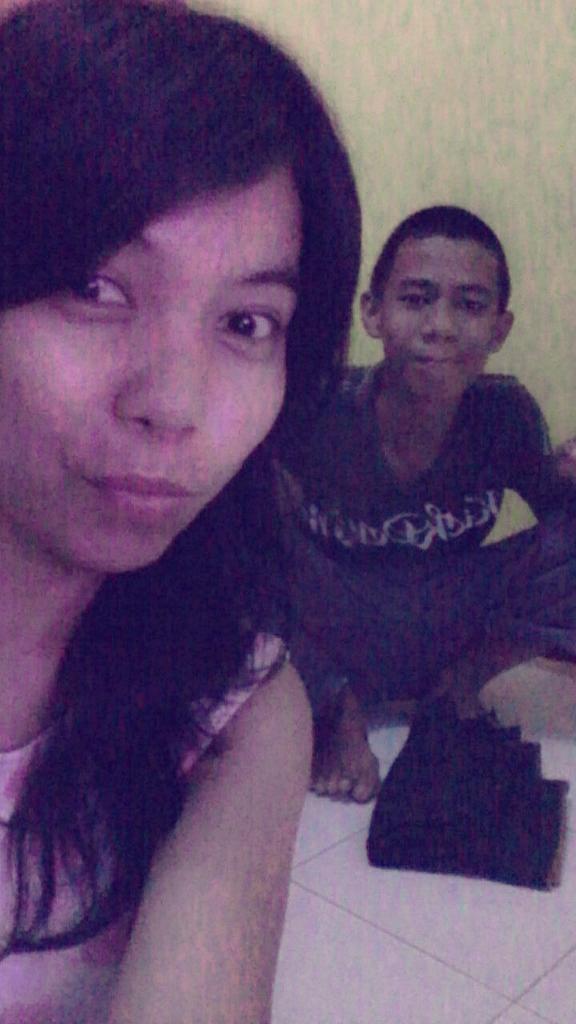 shishimarhu's tweet photo. My cousin is like having BAB 😜 http://t.co/q6RaquCaPc