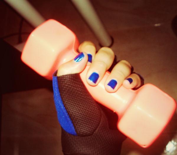 AlexandraPinhao's tweet image. Start small, aim higher. Get there. #gettingfit #armday #pinkdumbbels #youknowyoulovethem #playingcatchup #motivation