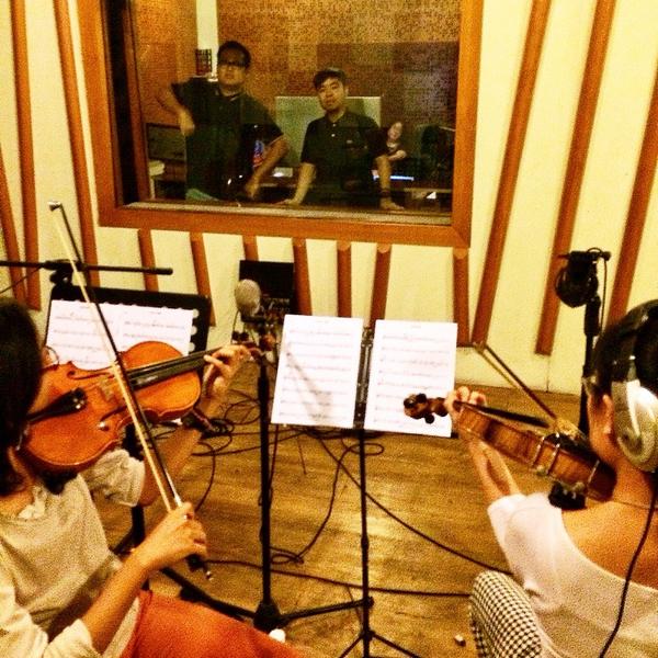 Recording strings untuk album natal yang di release November ini. Seruuuuu!!!