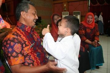 syaikhu_ahmad's tweet photo. ini Bukti anak Bekasi Cerdas-Berani.. http://t.co/QOYpQxG5pV http://t.co/rtvAfmdIPb