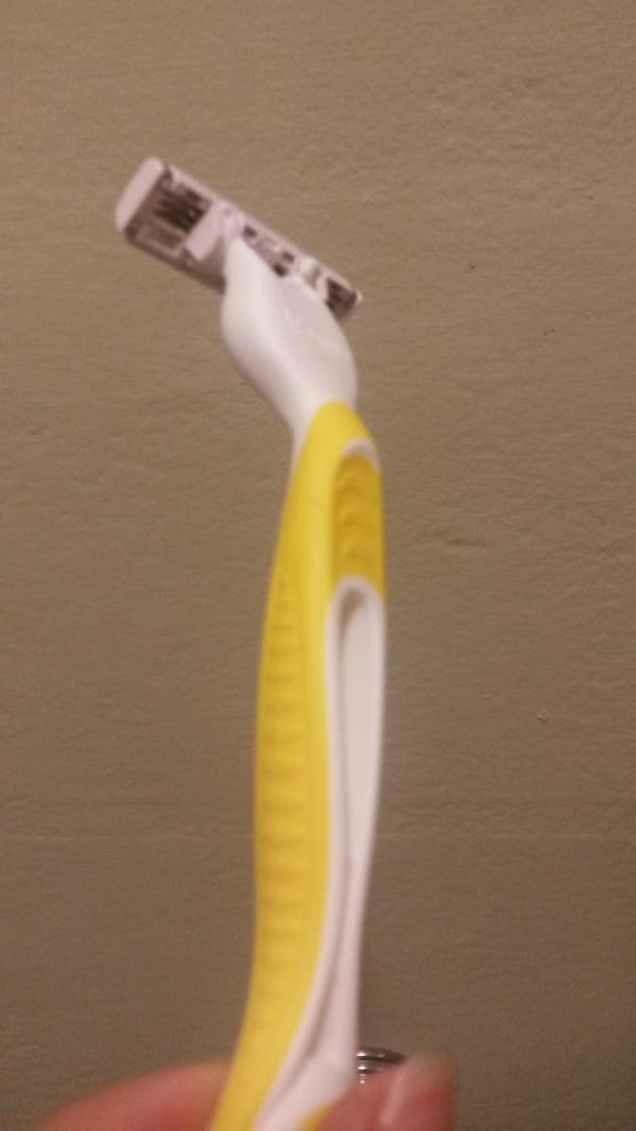 justyellowthing's tweet photo. This used razor #justyellowthings http://t.co/w3ZbFmKBBJ