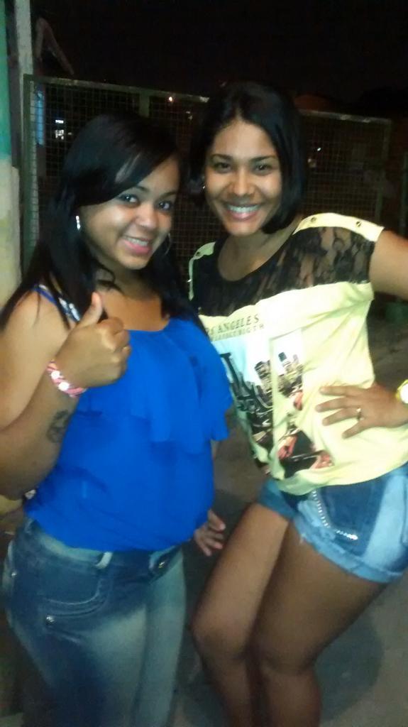 Quem tem sensibilidade e chora de emoção é sincero na amizade que guarda no coração.
#AdoroTuDoidinha...❤❤