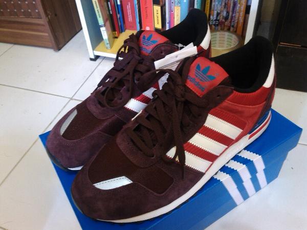 VRVstore's tweet image. WTS Adidas ZX700 BNIB size 42 2/3 // 800k. Cp cek bio