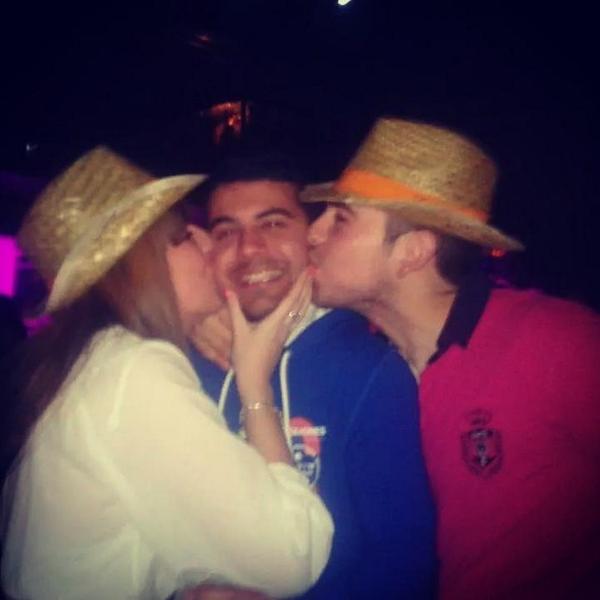 93Beeiita's tweet photo. Volver a vivir esos momentos...😞😞 @titonardico ♥ #MisDosTesoros http://t.co/4Oe85CP7DK