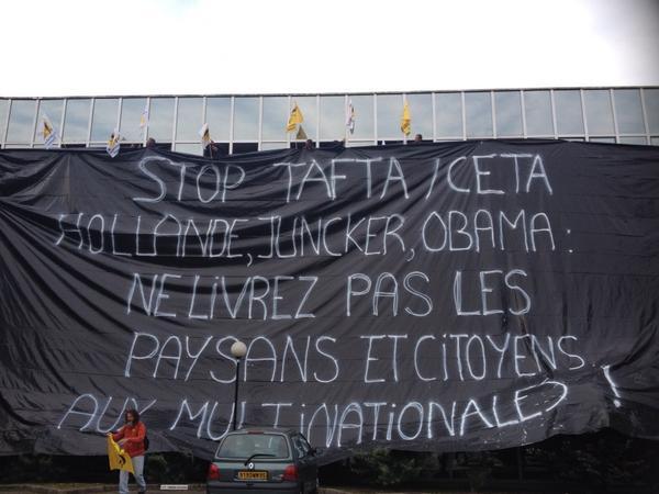 Ravi d'apprendre depuis New York que la <a href="/ConfPaysanne/">Conf' Paysanne</a> occupe le siège de  #Cargill pour dénoncer #TAFTA #CETA