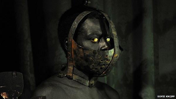 alexisak's tweet photo. Controversial art show featuring chained black performers as part of a human zoo is called off http://t.co/St6mJIfzqr http://t.co/dahEHbsi9T